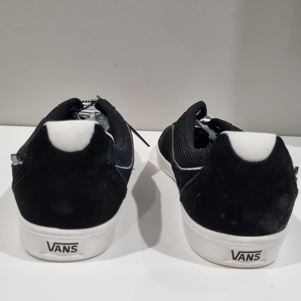 VANS Black and White Sneakers, NWT, Size 9.5 - Picture 4 of 11
